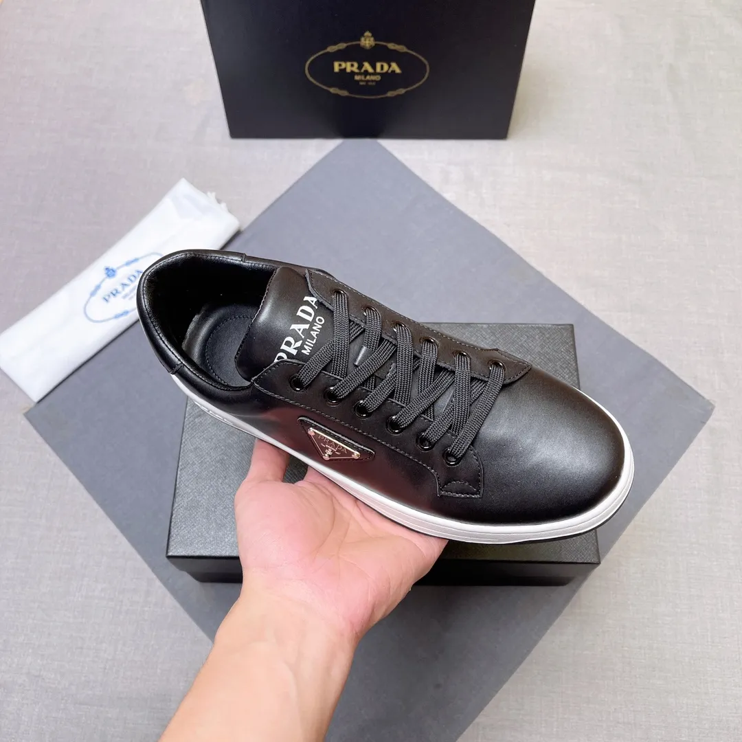 P380 Prada Prada's new men's leather sneakers, the highest version on the market, any comparison is welcome🆚! The original leather has excellent texture and is super high-end! Fetal sheep net lining imported from Italy, removable pad! Luxurious materials and fine workmanship, highly recommended! Code number 38-45 No. 058